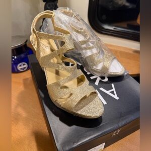 Naturalizer Dianna Elegant Gold Glitter Strappy Sandals 8.5 NIB